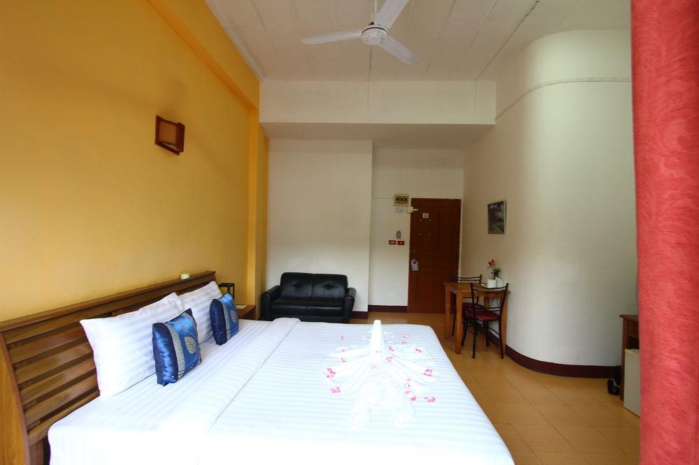 Sea U Honey Hotel Patong Екстериор снимка